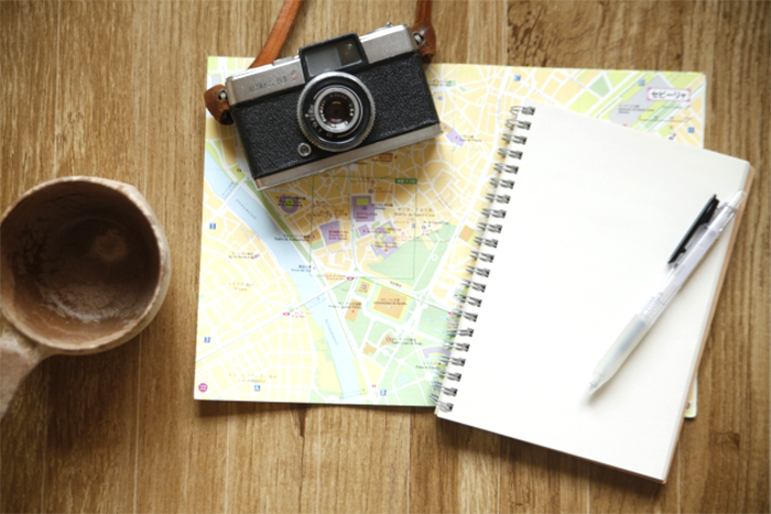 地図とカメラと筆記用具