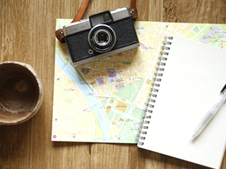 地図とカメラと筆記用具